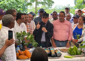 Abel Martínez continuará proyectos de las Visitas Sorpresa, asegura Danilo Medina