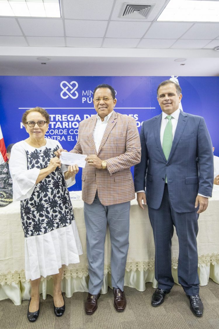 Procuraduría entrega RD$391 millones a organizaciones que luchan contra las drogas