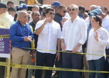 Presidente Luis Abinader visita cañada Las 800 de Los Ríos