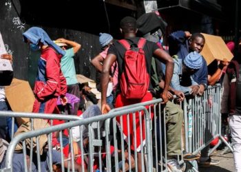 Nueva York cerrará su centro de ayuda para inmigrantes por falta de fondos