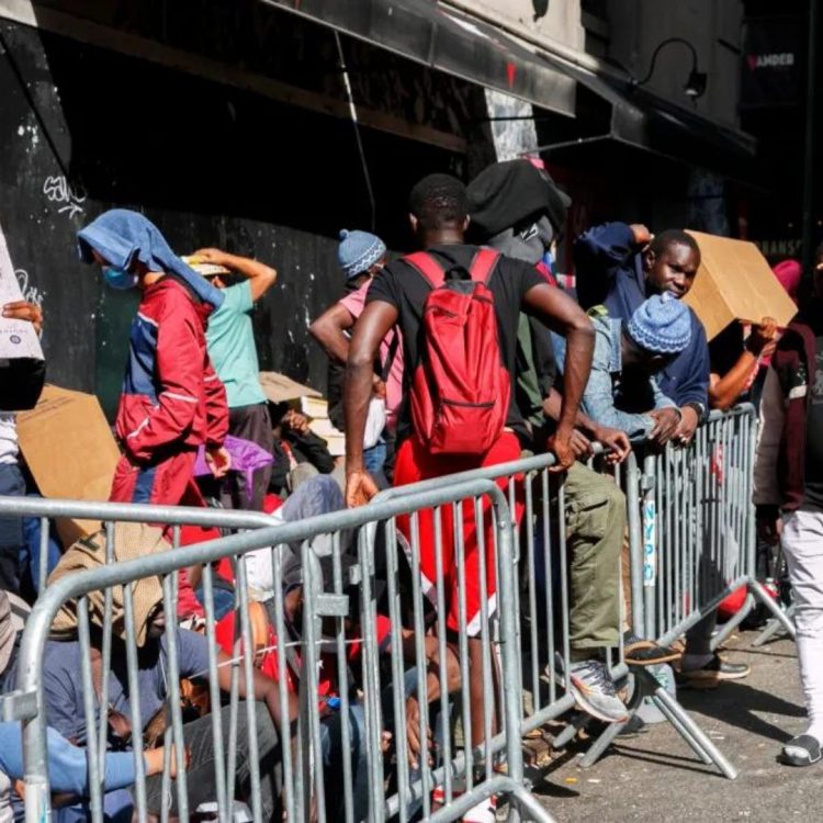 Nueva York cerrará su centro de ayuda para inmigrantes por falta de fondos