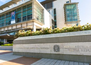 Autoridades realizan allanamientos contra empleados de la PGR