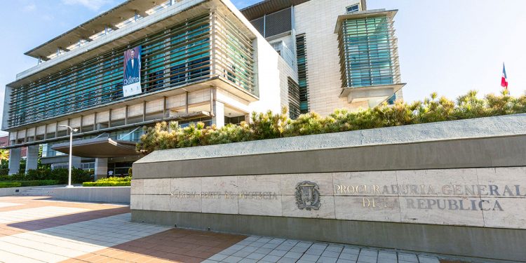 Autoridades realizan allanamientos contra empleados de la PGR