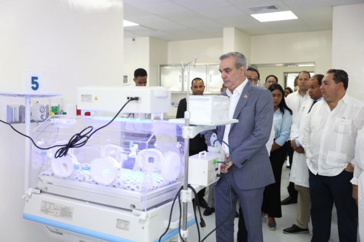 Gobierno entrega Unidad Materno Infantil en el Hospital Marcelino Vélez