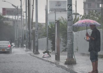 COE eleva a 15 las provincias en alerta verde por vaguada y onda tropical