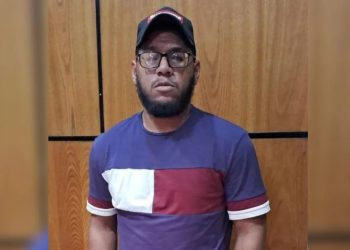 Se entrega cobrador de guagua que maltrató anciano en Valverde