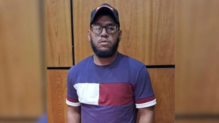 Se entrega cobrador de guagua que maltrató anciano en Valverde