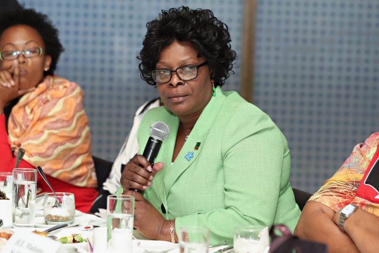 Liberan exprimera dama de Zambia tras ser detenida por presuntamente robar 400 mil dólares