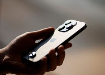 China prohíbe a funcionarios del Gobierno usar iPhones durante su jornada laboral