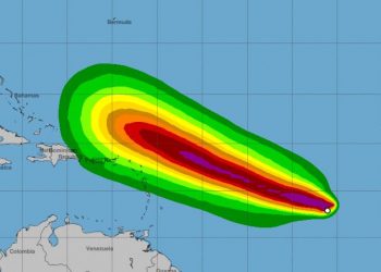 Huracán Lee baja a categoría 4 mientras avanza por el Atlántico Occidental
