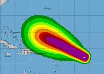 Lee se convierte un poderoso huracán de categoría 5