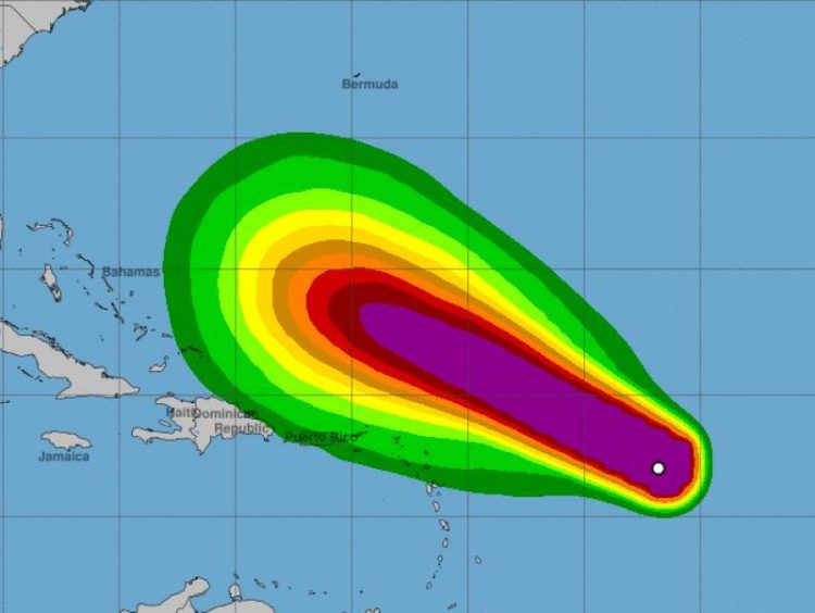 Lee se convierte un poderoso huracán de categoría 5