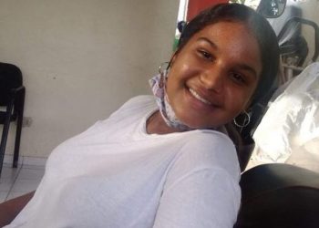 Adolecente de 14 años muere tras ser impactada por una bala perdida en Santiago