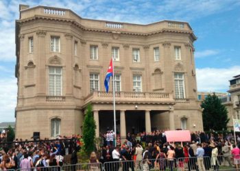 Embajada de Cuba en Estados Unidos es atacada con bombas incendiarias