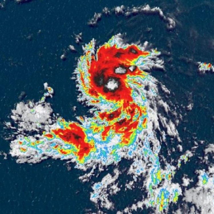 El huracán Lee se desplaza por el Atlántico hacia el nordeste del Caribe