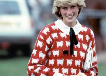 Suéter de ovejas de la princesa Diana es subastado por 1.1 millones de dólares