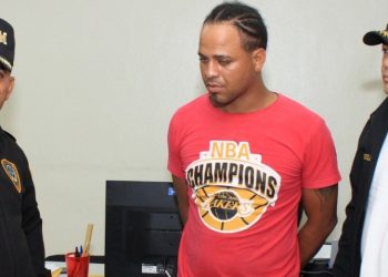 Se entrega hombre acusado de matar dos vigilantes en supermercado de Villa Mella