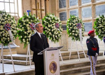 Abinader encabeza acto de traslado de restos de Abigaíl Mejía al Panteón de la Patria