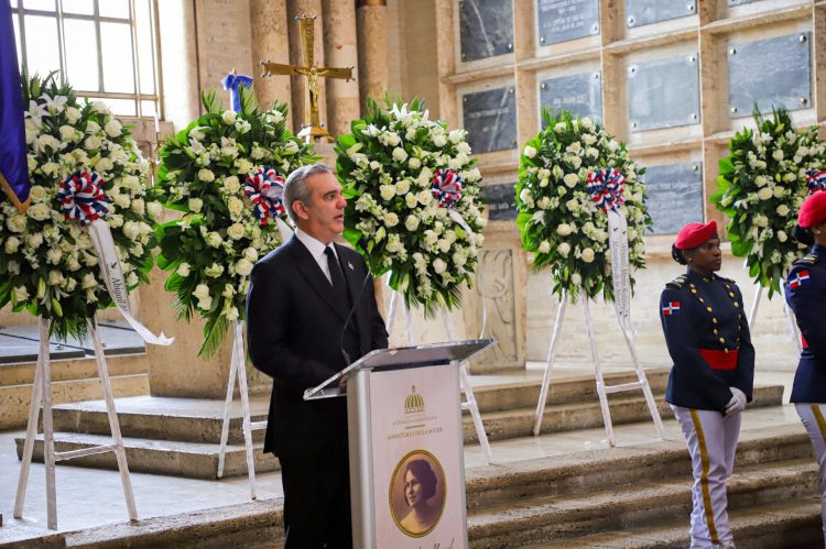 Abinader encabeza acto de traslado de restos de Abigaíl Mejía al Panteón de la Patria