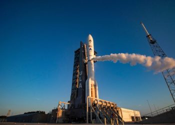 Estados Unidos lanza satélites de vigilancia de la misión clasificada 'Silent Barker'