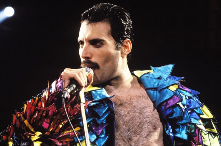 Peine para bigote de Freddie Mercury se vendió por miles de dólares