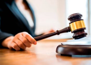 Condenan a 30 años a mujer que quemó viva a la compañera sentimental de su expareja