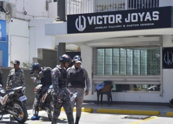 Matan hombre y hieren a otro durante atraco en una joyería de Santiago