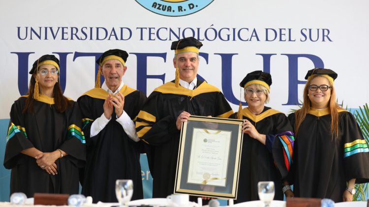 Abinader recibe título Doctor Honoris Causa en Políticas Públicas de Utesur