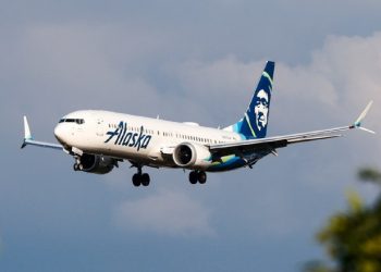 Alaska Airlines suspende piloto que intentó apagar motores de un avión en pleno vuelo