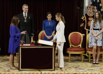 La princesa Leonor jura la Constitución de España y se legitima con futura reina