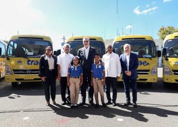 Gobierno oficializa programa de Transporte Estudiantil