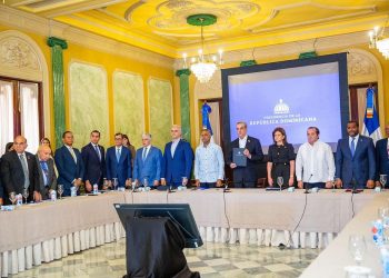 Gobierno firma Pacto Nacional para hacer frente a la situación de Haití