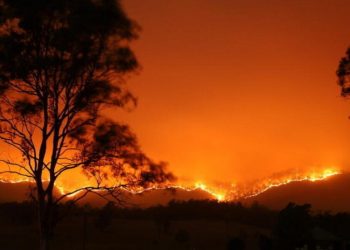 Al menos dos fallecidos por incendios forestales al noreste de Australia