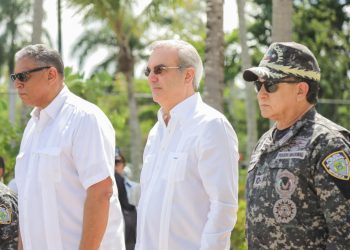 Gobierno dispone aumento salarial a policías pensionados