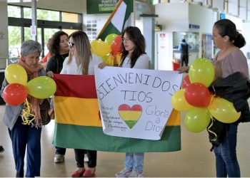 12 bolivianos llegan a su país “sanos y salvos” después de ser evacuados de Israel