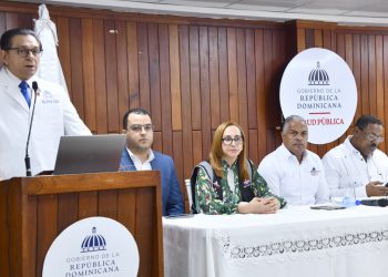 Ministro de Salud Pública asegura transparencia en información sobre el dengue