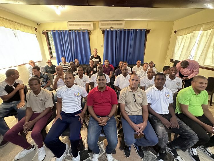 Interior y Policía informa que capacitará a jóvenes de Hogares CREA