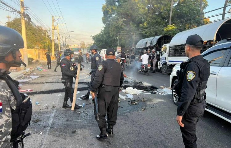 Se registran dos heridos durante huelga por 24 horas en Navarrete