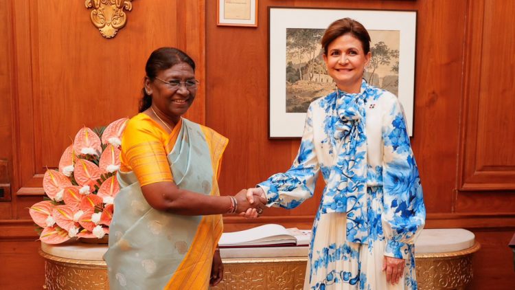 Vicepresidenta Raquel Peña llega a la India en visita oficial