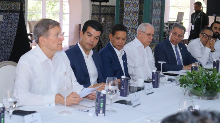 Gobierno dominicano recibe visita de la OEA que levanta información sobre canal haitiano
