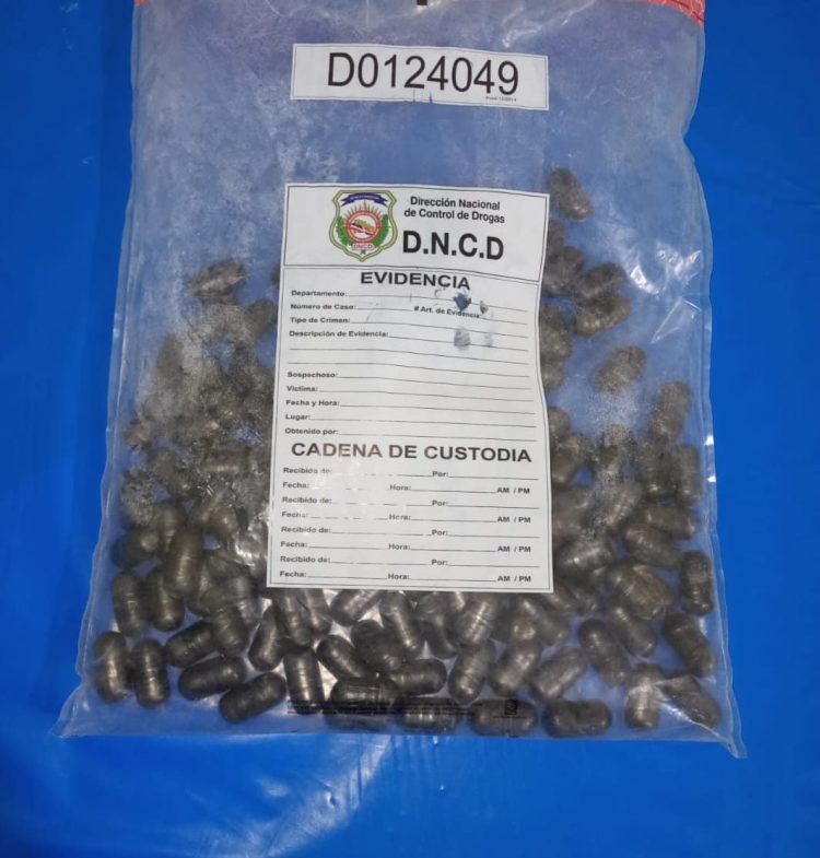 Arrestan extranjero con más de un kilo y medio presumiblemente de cocaína en el estómago