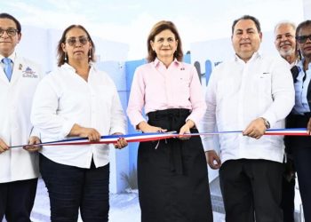 Raquel Peña entrega área de Emergencia y remozamiento en tres hospitales de San Cristóbal
