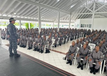 “Yo espero que ustedes no me hagan quedar mal”, le dice Eduardo Then a aspirantes a rasos