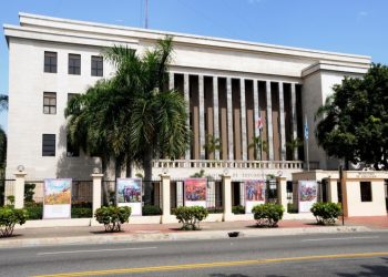 Se registra incendio en el Ministerio de Educación