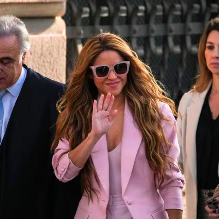 Shakira aclara que pactó con Hacienda española para proteger a sus hijos