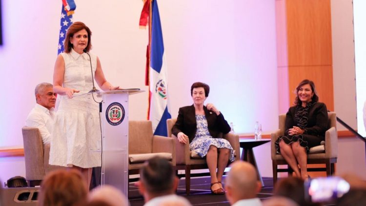 Raquel Peña afirma los dominicanos en el exterior son prioridad para el Gobierno