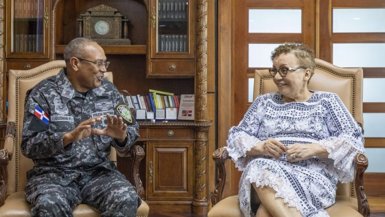 Procuradora Miriam Germán Brito recibe visita del nuevo director general de la Policía Nacional