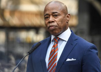 Alcalde de Nueva York ordena despliegue de mil policías en El Bronx ante ola de tiroteos