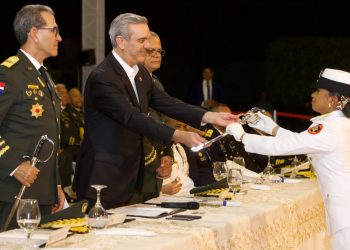 Abinader encabeza graduación de cadetes en Academia Militar Batalla de Las Carreras