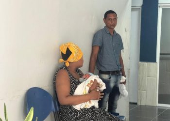 Padres denuncian tuvieron mellizos y solo les entregaron un bebé en Maternidad Renée Klang